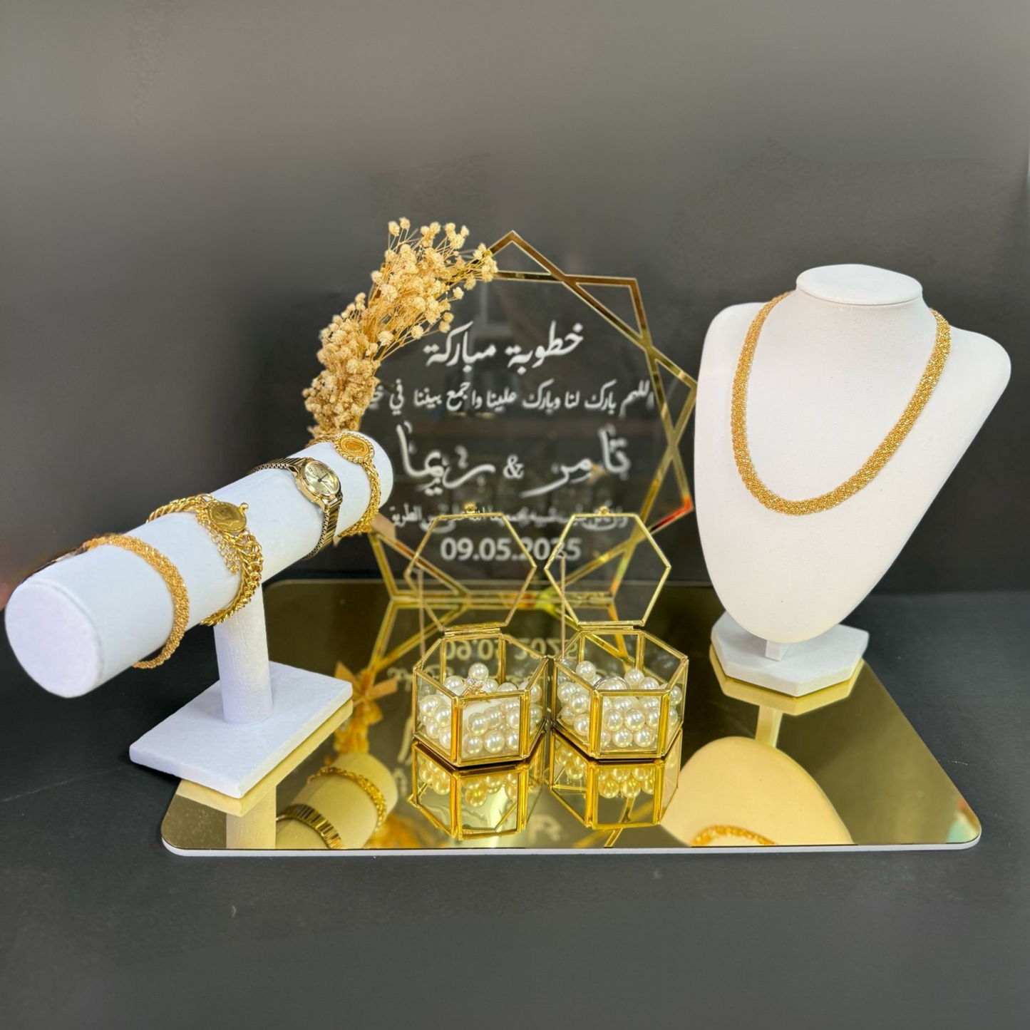 سلة ذهب أكريليك مع كتابة